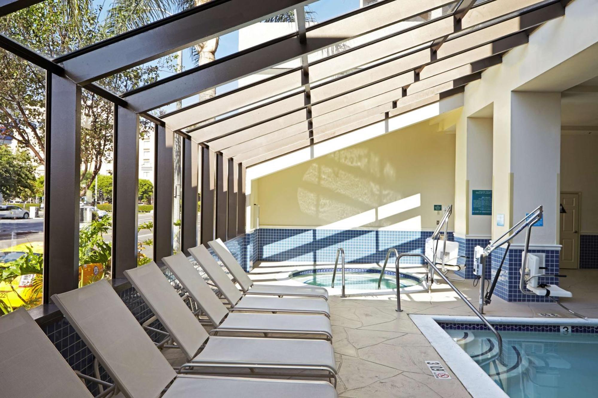 Embassy Angeles - International Airport/north